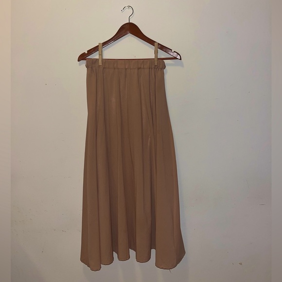 Mid-length flowy skirt - Picture 2 of 2